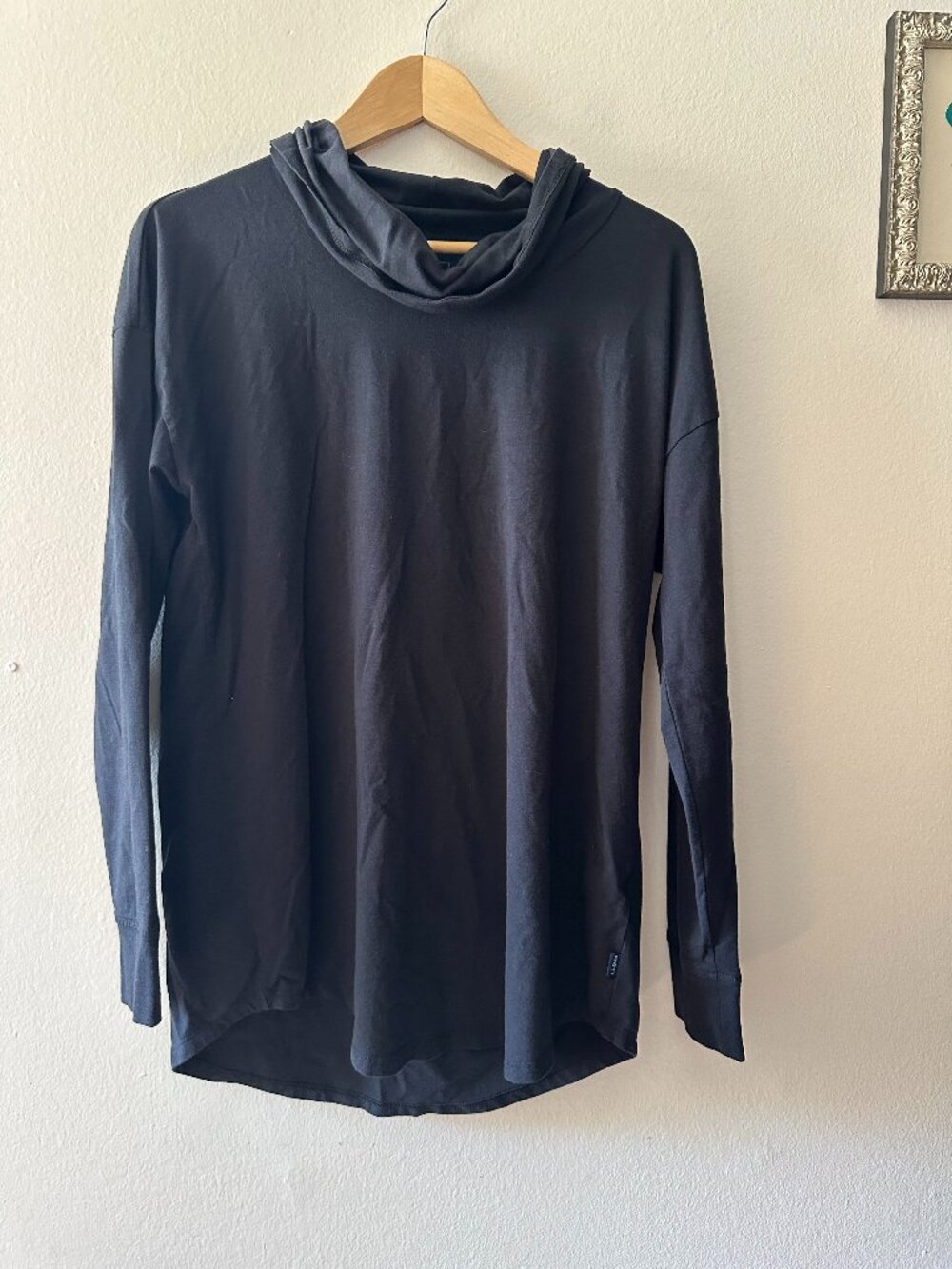 Women's L.L. Bean Supima Cowl Neck Long Sleeve top - Black - Size Medium NWT